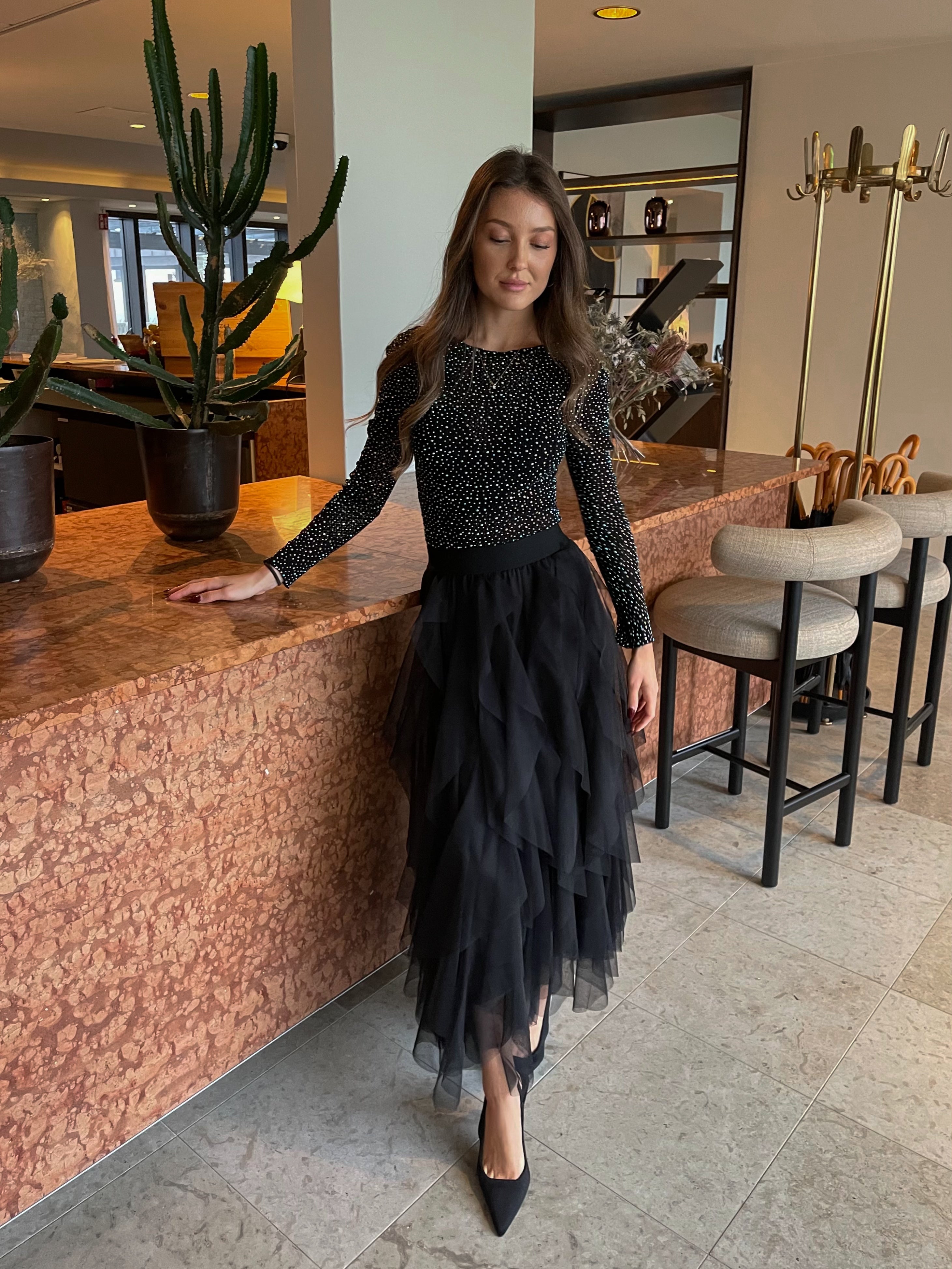 ONLSKY Midi Skirt - Sort (PRE-ORDER)